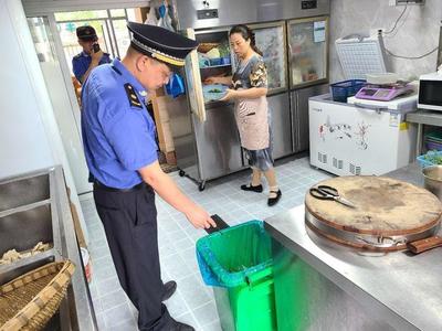 桐乡凤鸣街道专项执法行动引导市民规范垃圾分类